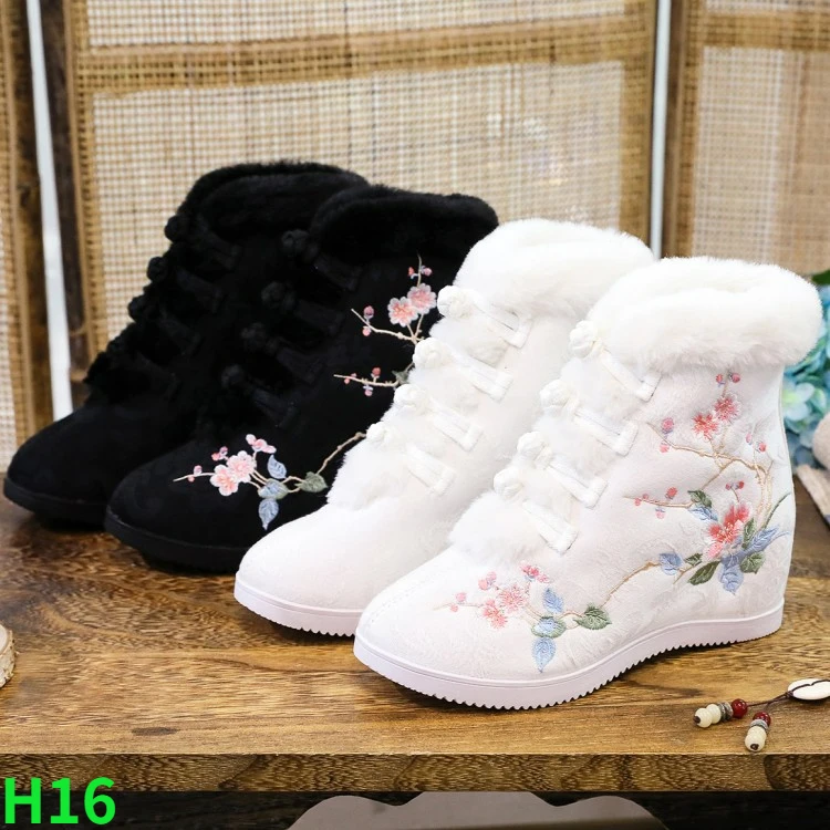 Winter plush Hanfu shoes, ethnic style embroidered shoes fur mouth ancient style women\'s boots elevated inner short boots