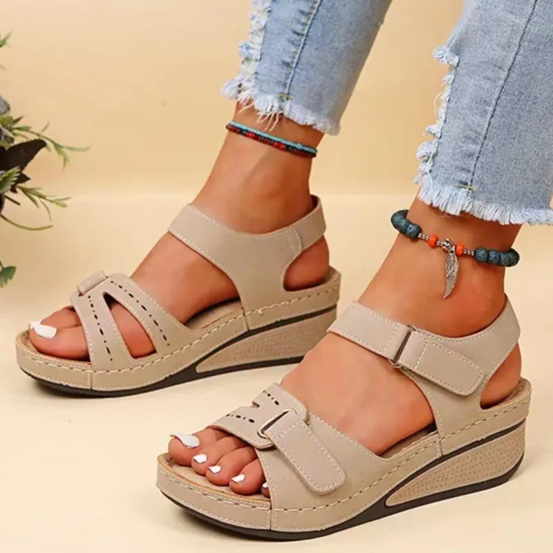 

2026 Luxury Designer Shoes for Women Fashion Adjustable Ankle Strap Wedges Sandals Summer Sexy Open Toe Vacation Beach Sandals