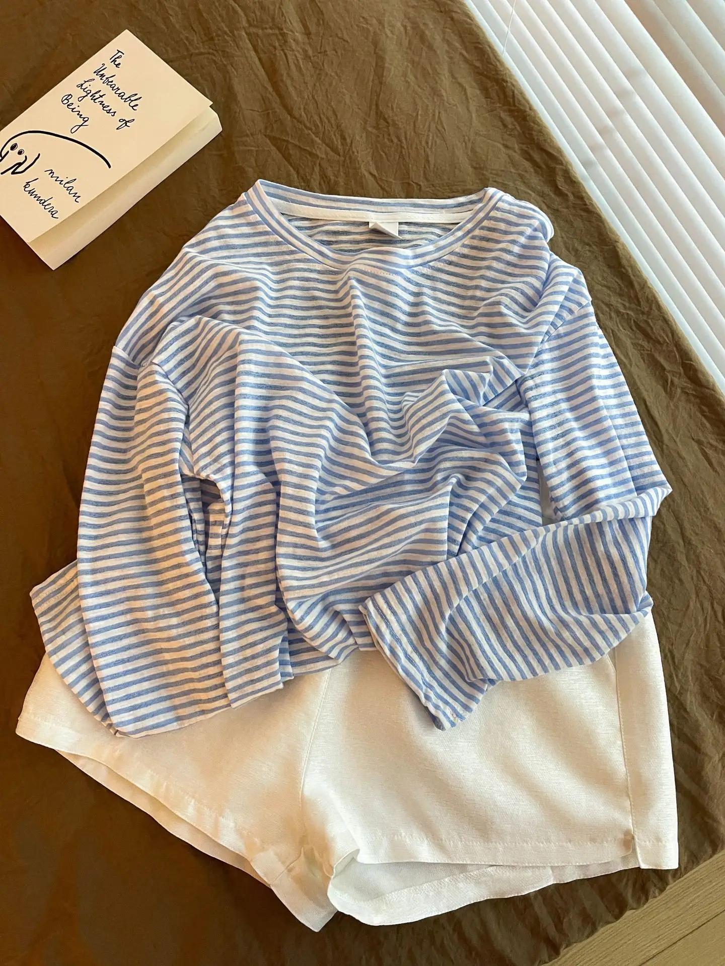 

French Vintage Blue Striped Lounge Set Women Long Sleeve T-Shirt White Shorts Two Piece Set Casual Minimalist Home Suit 2026