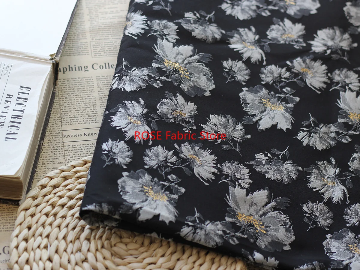 Tessuto jacquard con fiori a inchiostro semplice in bianco e nero da 1 metro per tessuto per abiti da borsa