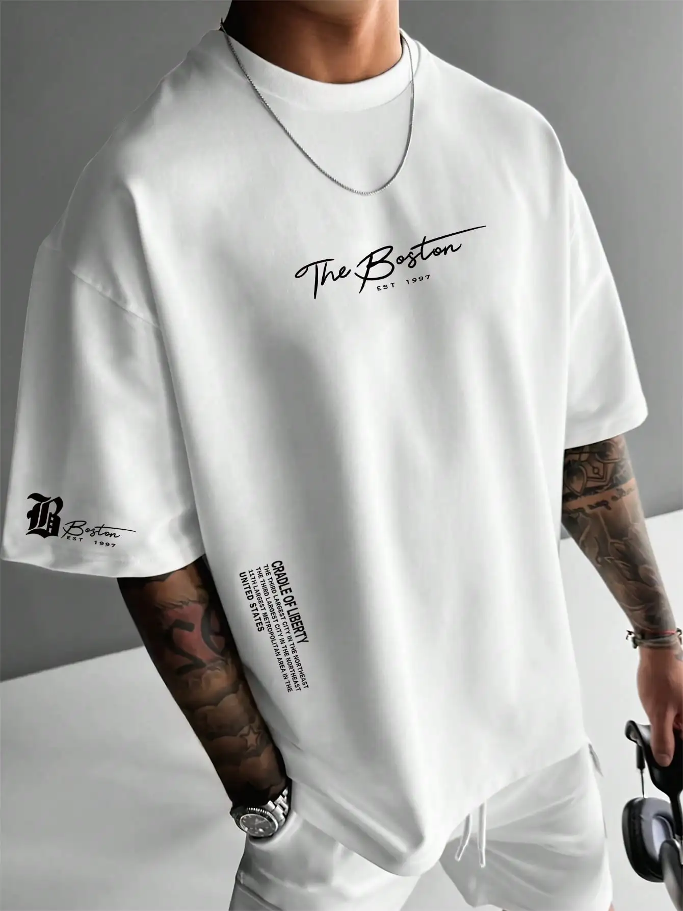 

Мужская футболка свободного кроя с графическим принтом, круглым вырезом и короткими рукавами