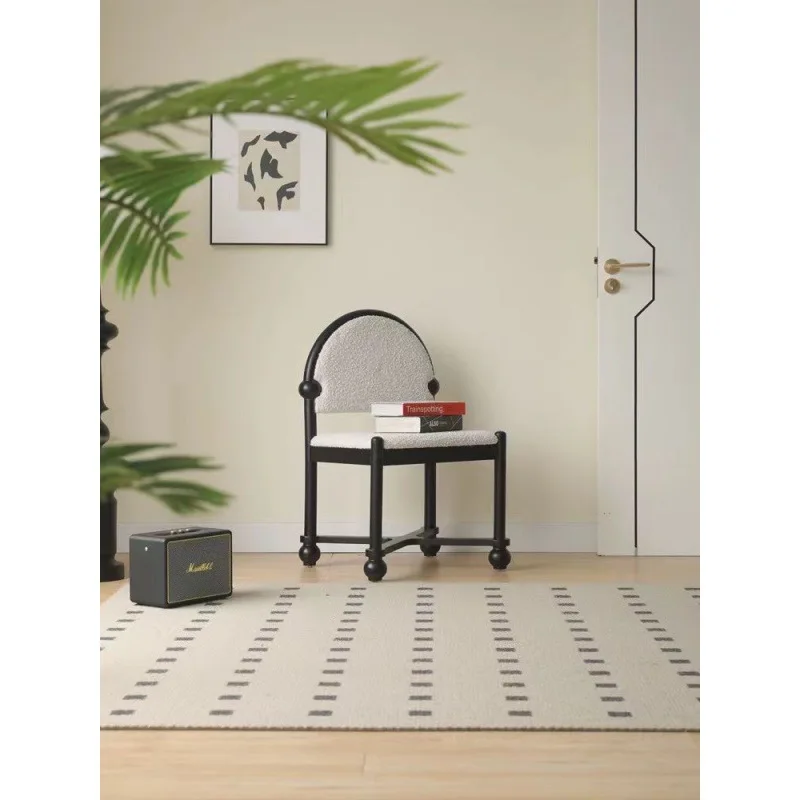 中世風ドレッシングスツール化粧椅子フランス風レトロダイニングチェア丸型クラフト無垢材ラムフリース背もたれデザイナーチェア