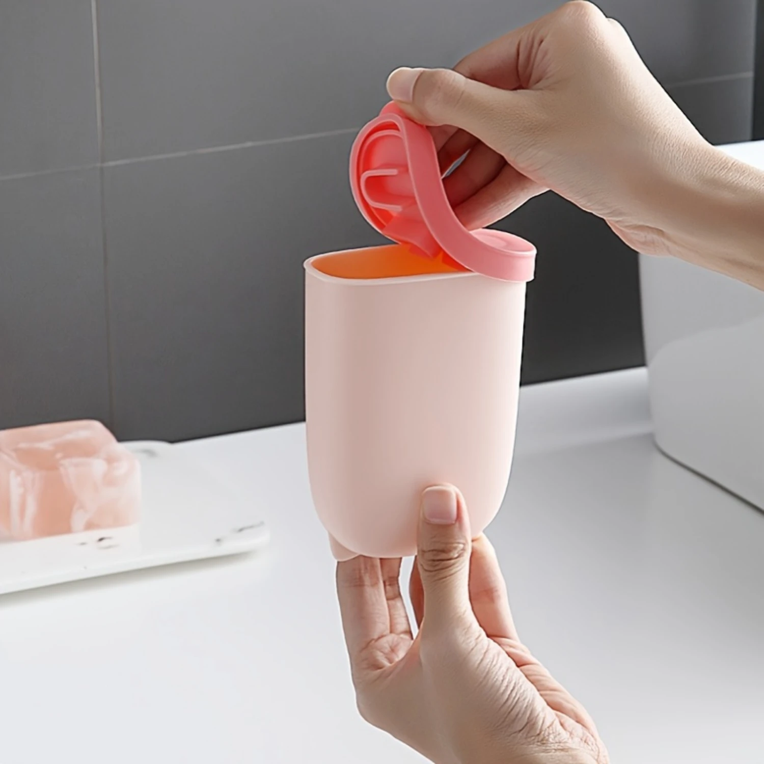 จานสบู่กันน้ําพร้อมหัวเข็มขัดล็อคที่ปลอดภัย - แบบพกพา, ที่วางสบู่ซิลิโคนป้องกันการรั่วสําหรับตั้งแคมป์และห้องน้ํา U