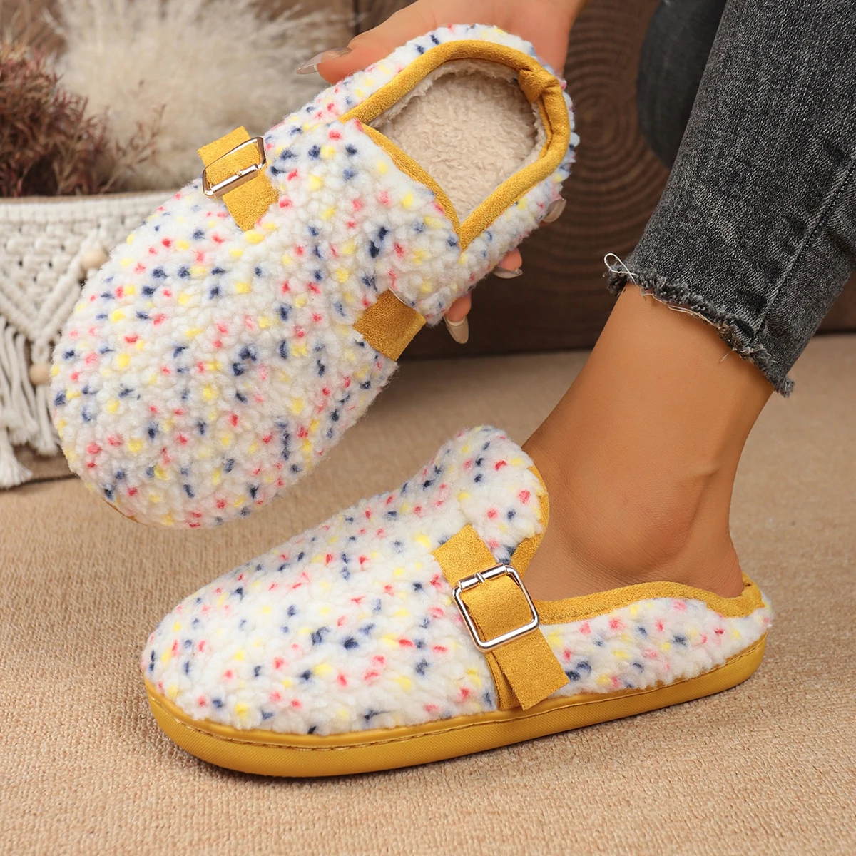 

2025 Women Slippers Beach Comfortable Anti-slip Sandals Summer Hollow Out Flats Shoes Women Lightweight Slippers Slides Women