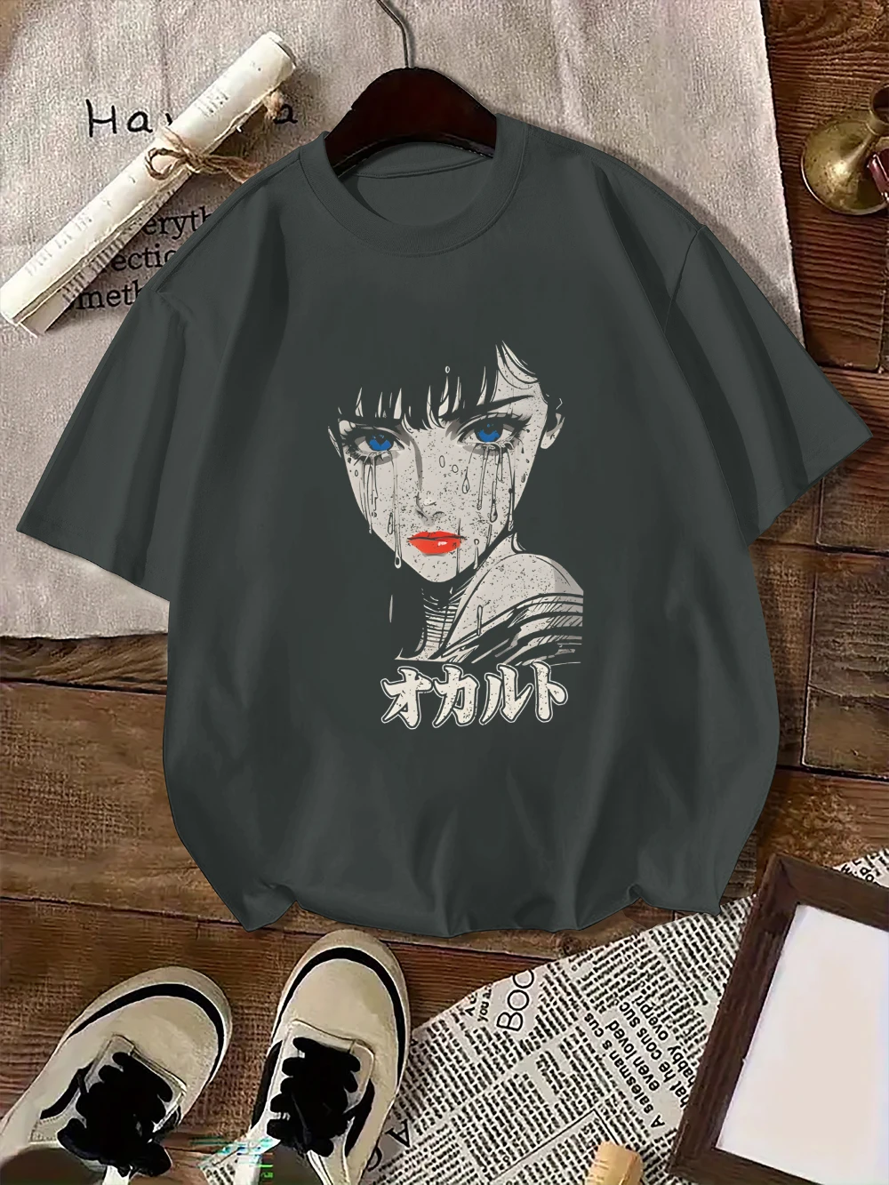 Y2K 버그 여성용 티셔츠는 봄과 여름 패션을 위한 독특한 예술적 디자인과 복고풍 스타일을 특징으로 합니다.