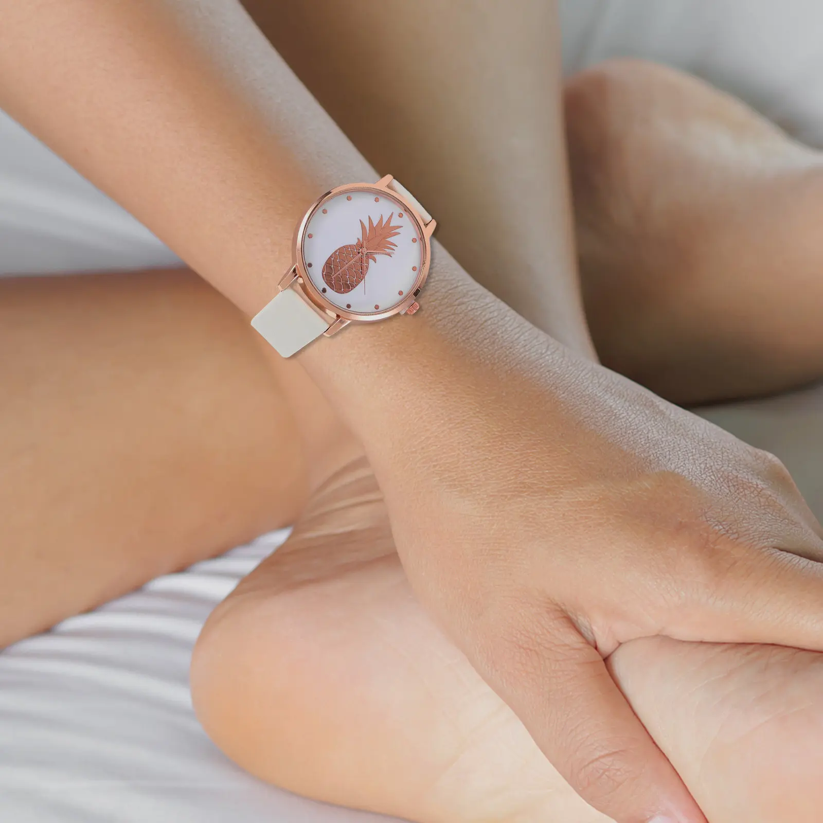 Women Casual Wrist Watch Pineapple Motif Quartz Movement Comfortable Fit Elegant Simple Style Strap Fashion Watch