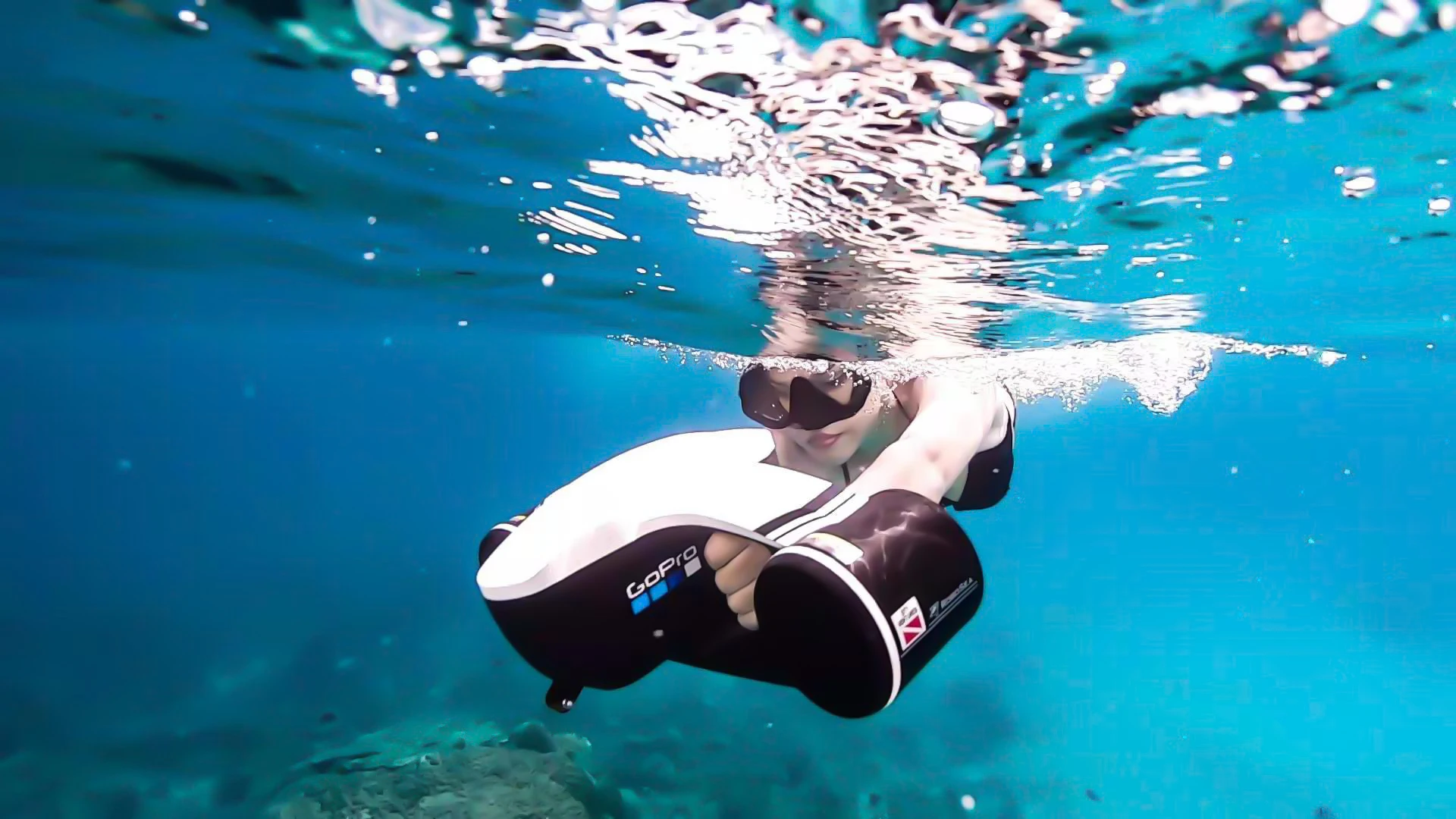 ROBOSEA Seaflyer Scooter Sous-marin Underwater Scooter for Water Sports Swimming Pool & Diving & Snorkeling & Sea Adventures