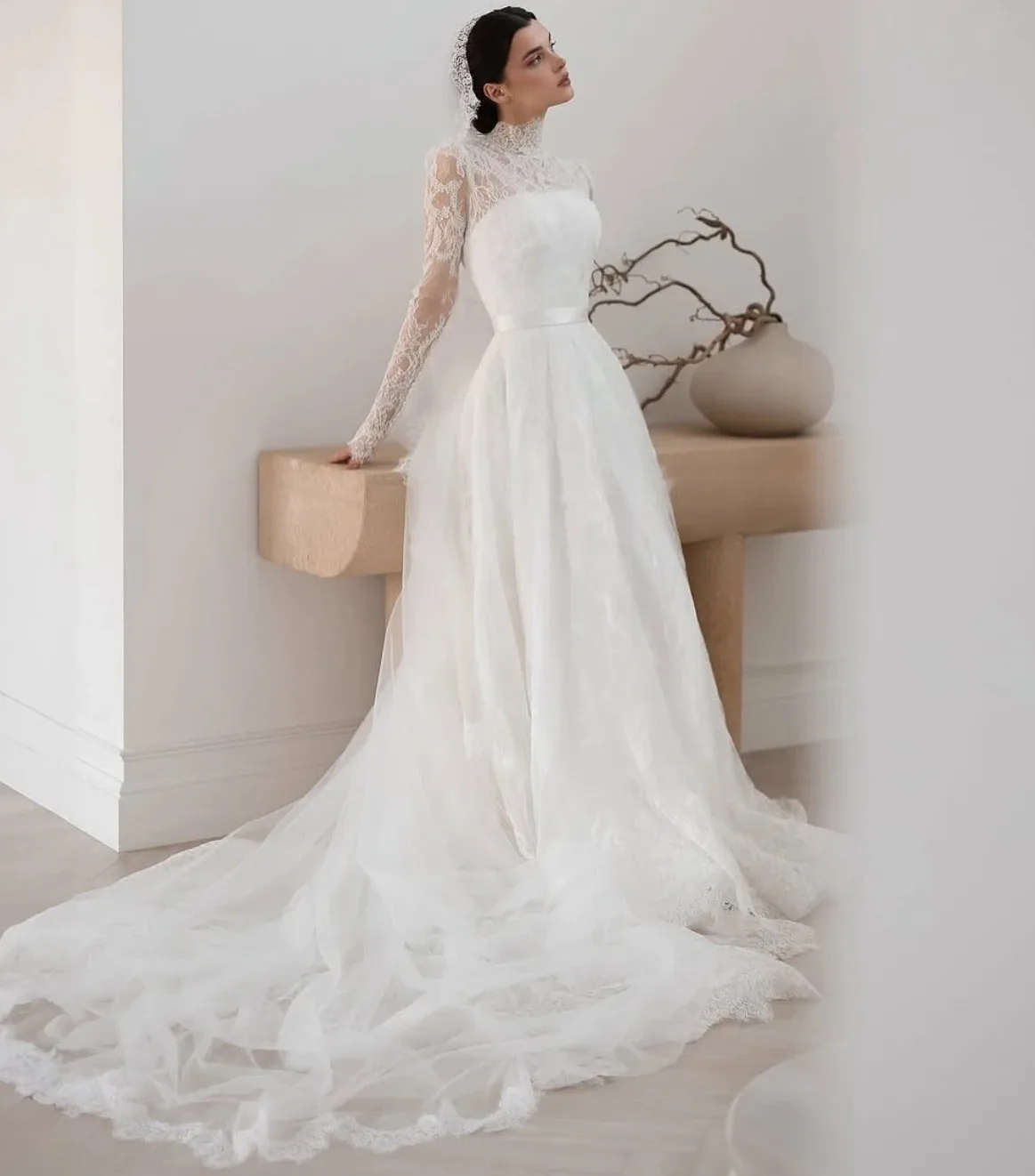 

Luxury Lace Wedding Dress Long Sleeves Round High Neck Sweep Train A Line Muslim Bride Dress Bridal Gowns Vestido De Noiva