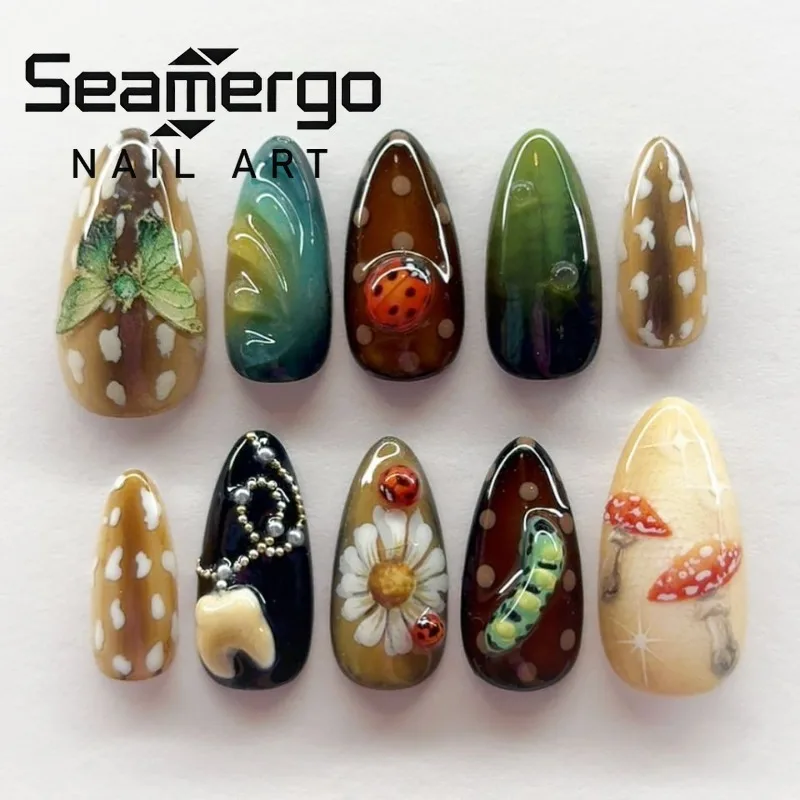 

24PCS Forest Green Gradient French Fake Nails Sweet Butterfly Dots Retro Nails Fashionable Insect Almond Press on Nails Manicure