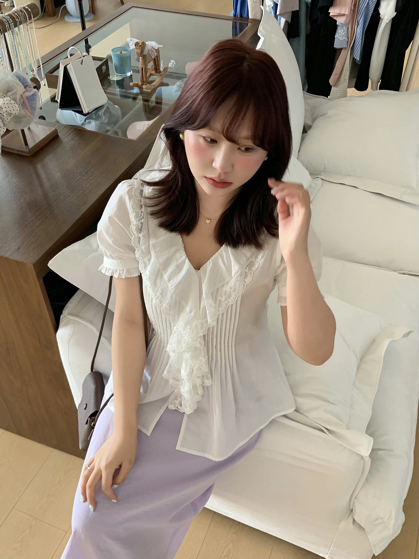 

Милая корейская футболка с кружевной отделкой для женщин больших размеров, с коротким рукавом, V-образным вырезом, из дышащей хлопковой смеси, летняя модная модель.