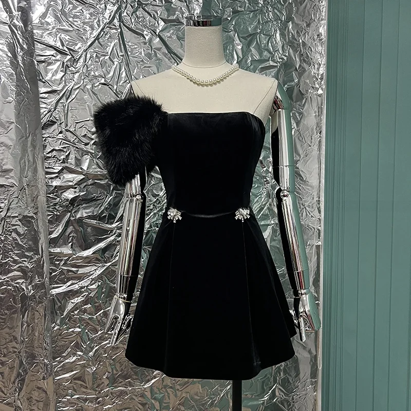 Ele Velvet One-Piece Wrap Dr mit Handschuhen und Fellmaul für den Abend Par High-End-Pelzbustier von Lady Name