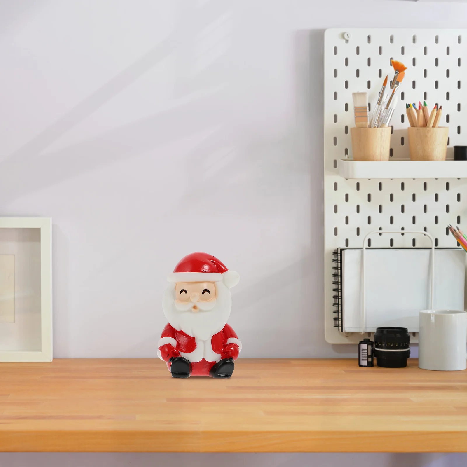 

6Pcs Christmas Resin Ornaments Decorative Xmas Tree Elk Resin Crafts Mini Desktop Festive Decorations Party Supplies