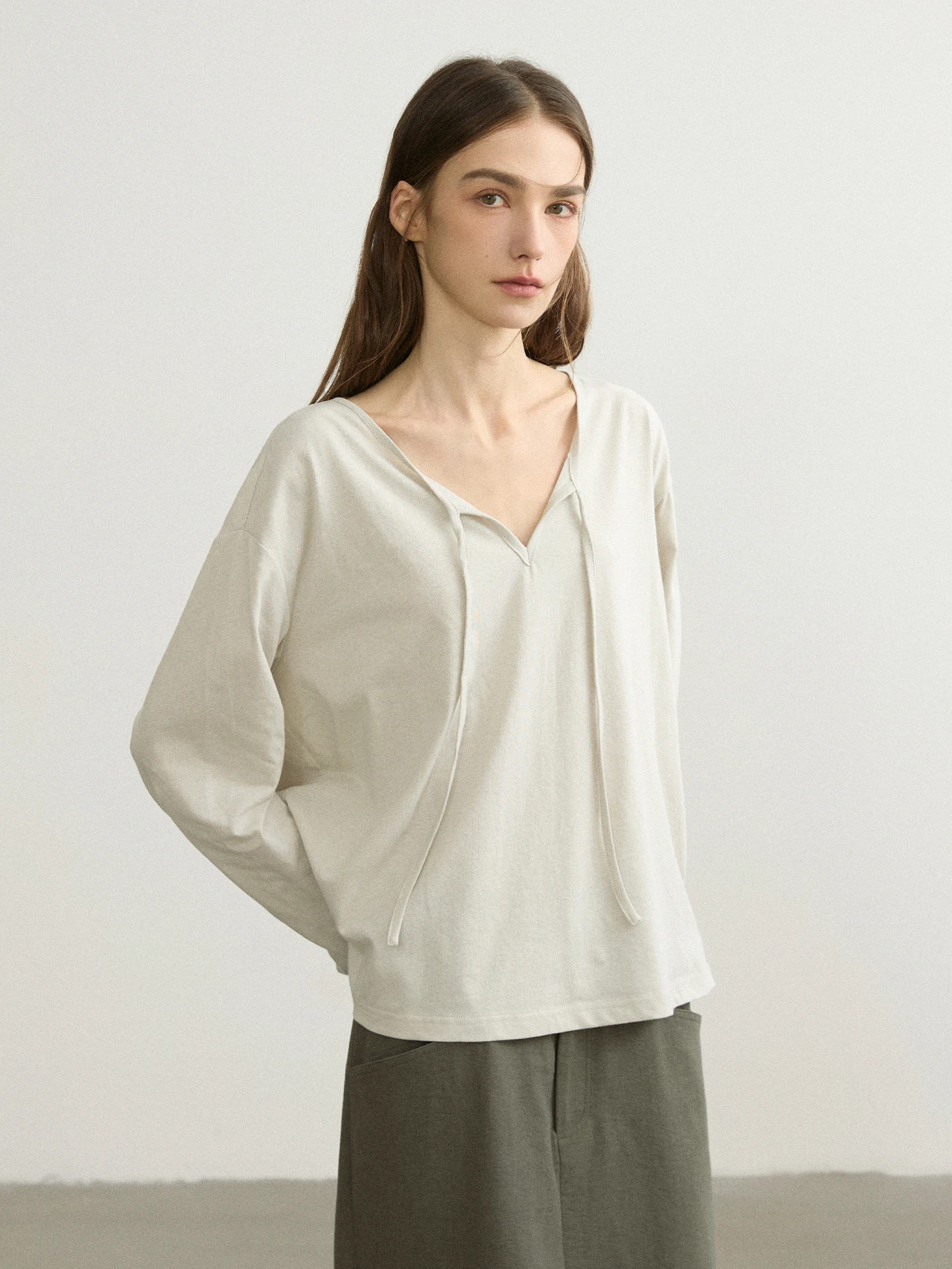 

Realistic Women's Long Sleeve Knitted T-shirt Loose Comfortable Lazy Style Top V-neck Pullover Regular Length Fashionable