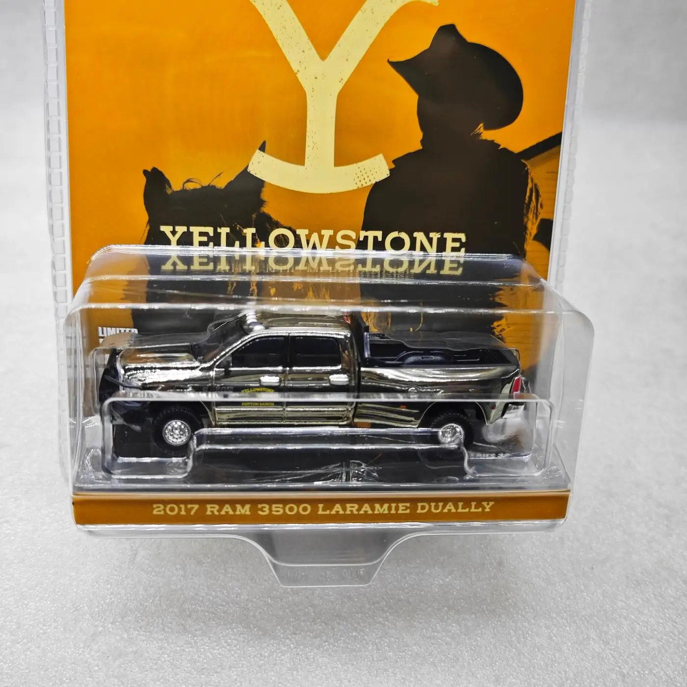 

1:64 2017 Ram 3500 Laramie Dually Electroplated silver plating Diecast Car Metal Alloy Model Car kids toys collection gift