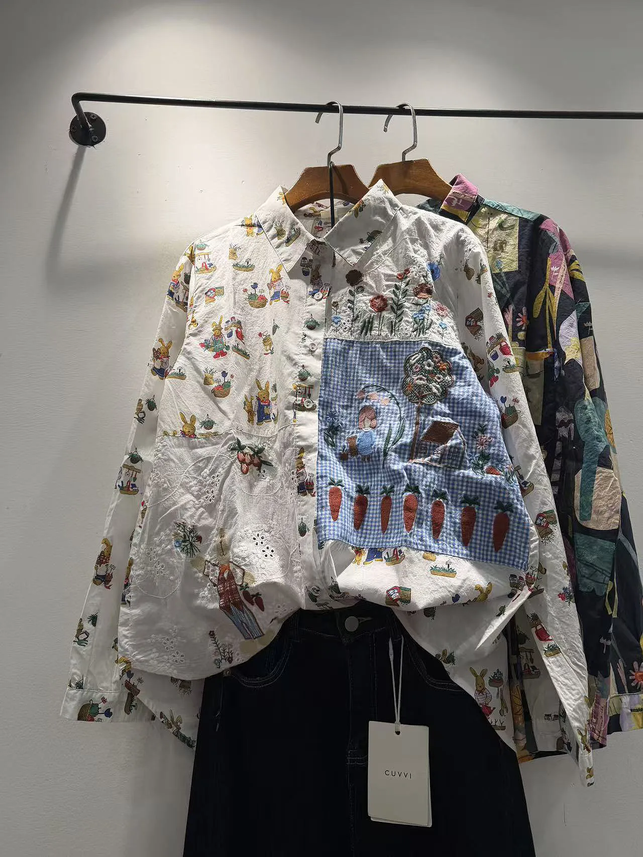 

Весна 2026: Женская хлопковая рубашка с длинным рукавом, вышивкой и принтом кролика, универсальная, свободного кроя, на пуговицах, дышащая, комфортная, повседневная.