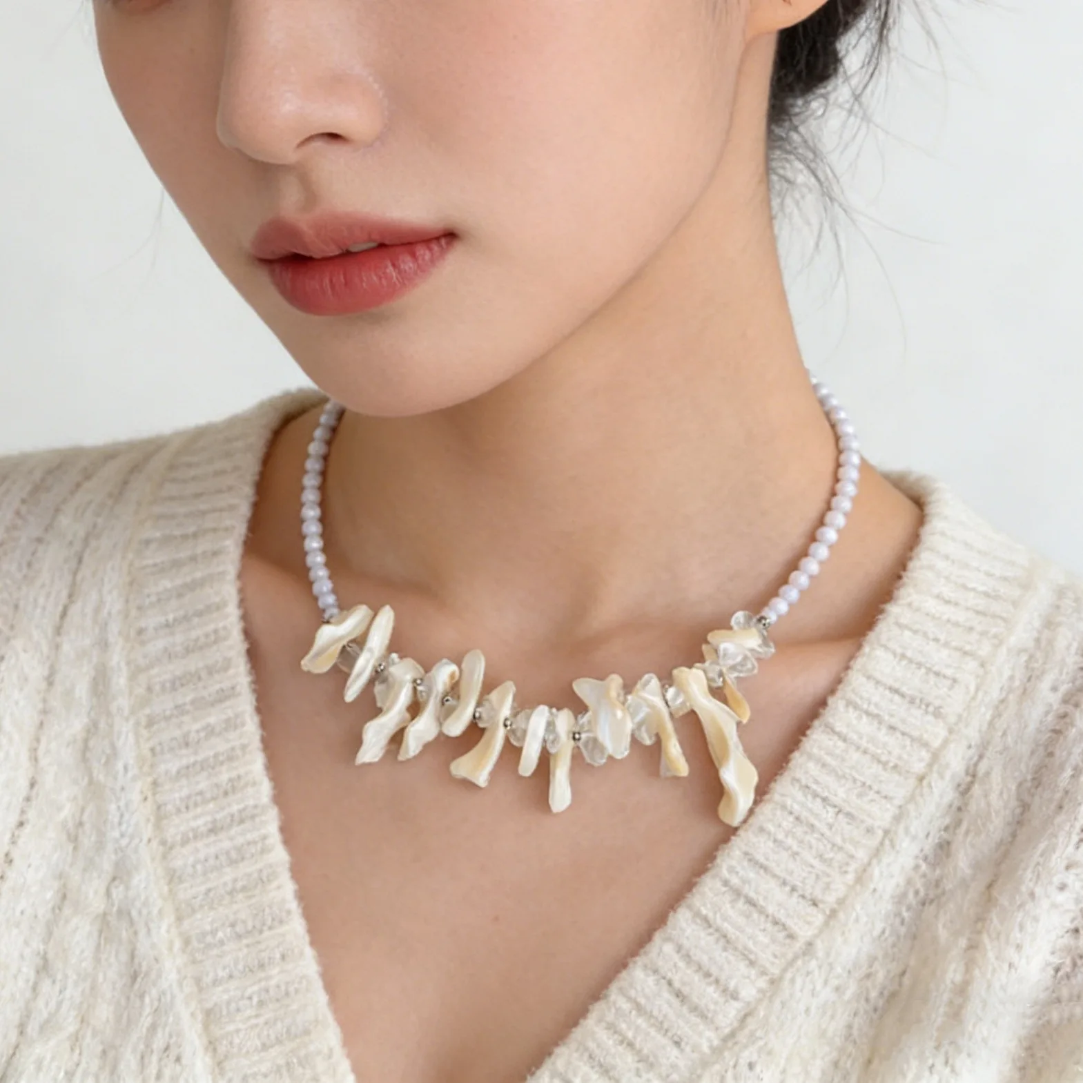 High Quality Summer Seashell Crystal Beaded Statement Necklace Resort Style Collarbone Chain for Women