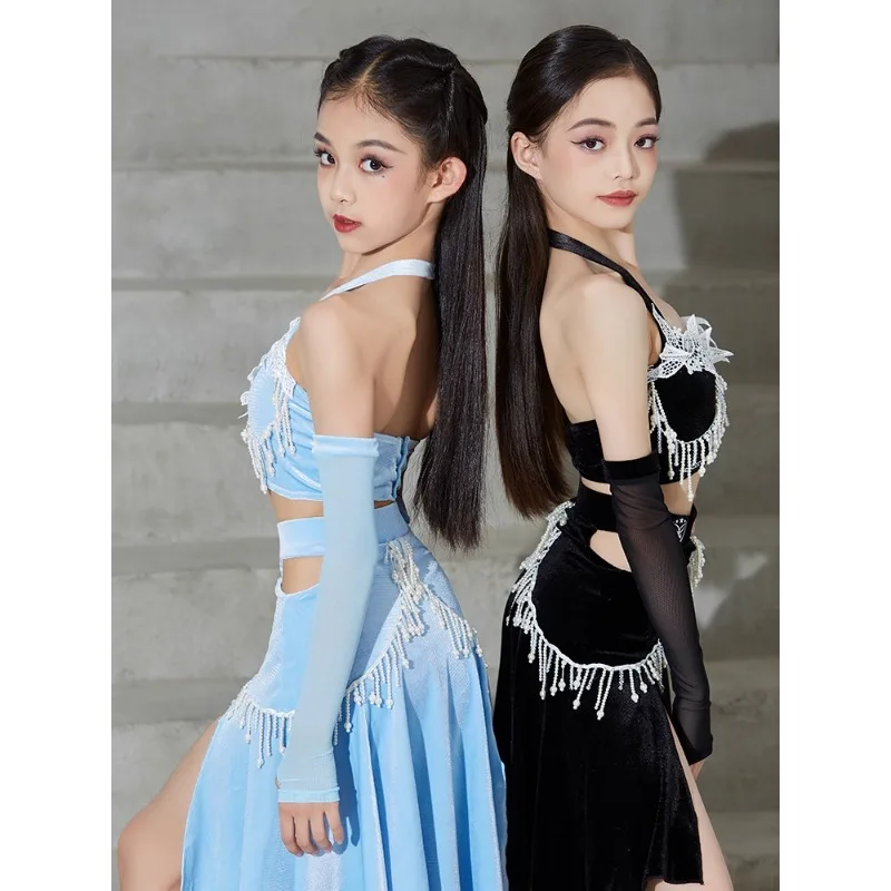 Set di vestiti da pratica per abiti da ballo latino personalizzati da 4 pezzi Campione Stesso vestito da prestazione Confortevole perle di velluto coreano