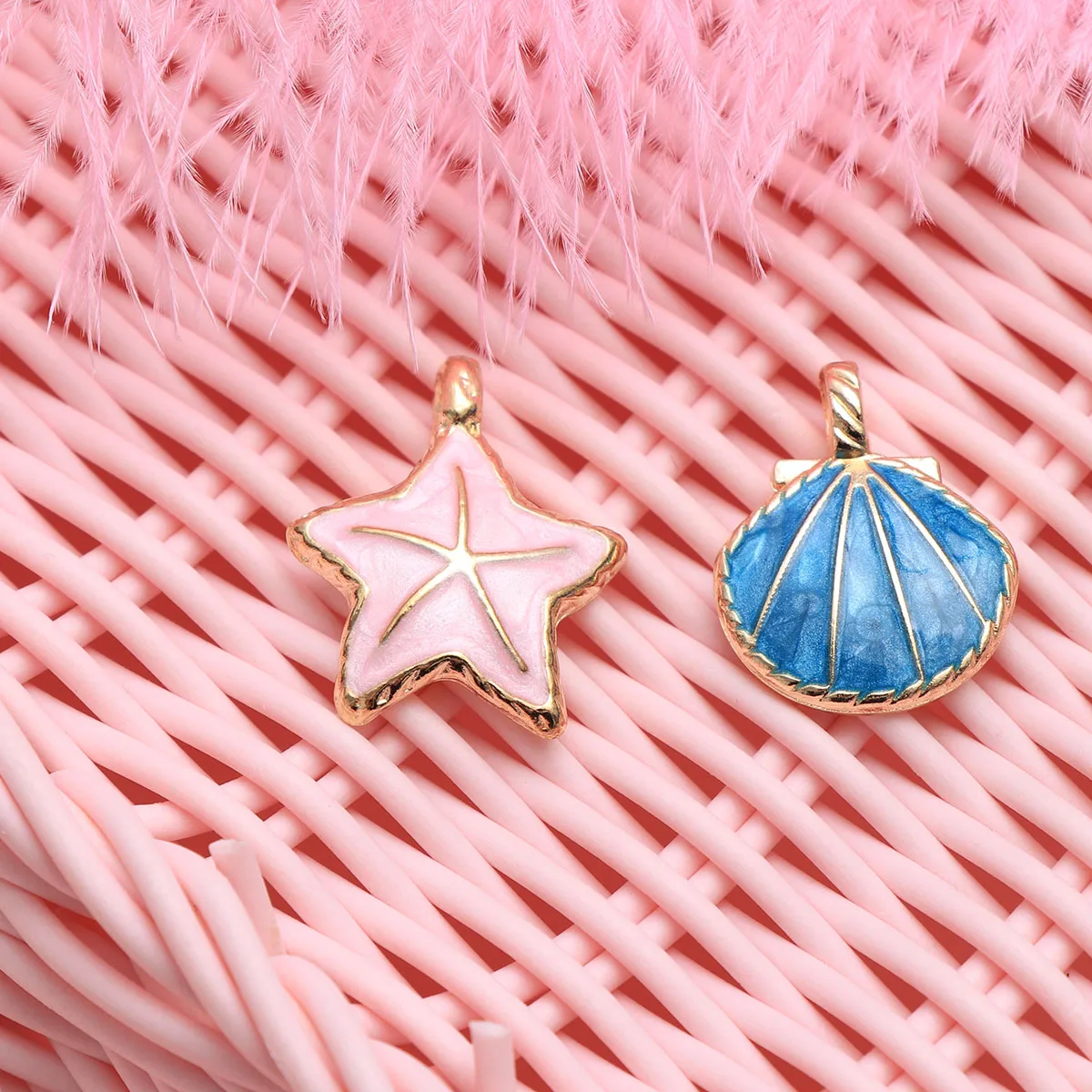 

20PCS Alloy Pendant Charms Color Pendants DIY Jewelry Making Accessory for Necklace Bracelet (Scallop, Sea Star)