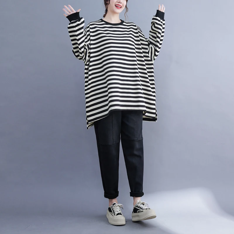 เสื้อยืดแขนยาวทรงหลวมสำหรับผู้หญิงไซส์ใหญ่ สไตล์เกาหลี คอกลม ความยาวปานกลาง ลายทาง สำหรับฤดูใบไม้ร่วงและฤดูหนาว