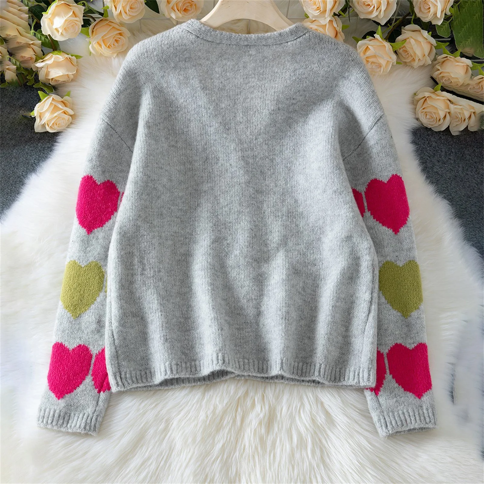 เสื้อคาร์ดิแกนถักติดกระดุมสำหรับผู้หญิง เสื้อแจ็คเก็ตสเวตเตอร์ทรงหลวมคอวีแขนยาวพิมพ์ลายหัวใจสำหรับฤดูใบไม้ผลิ ฤดูใบไม้ร่วง