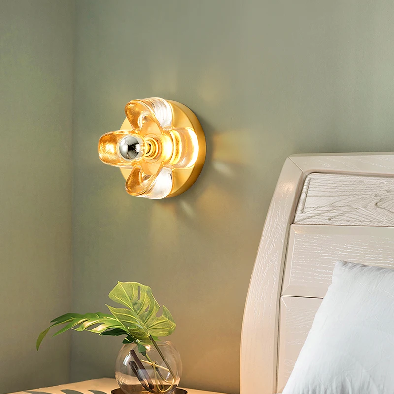 Clover wall lamp, personalized and creative wall lamp used for living room, bedroom, bathroom, study, corridor, corridor, etc