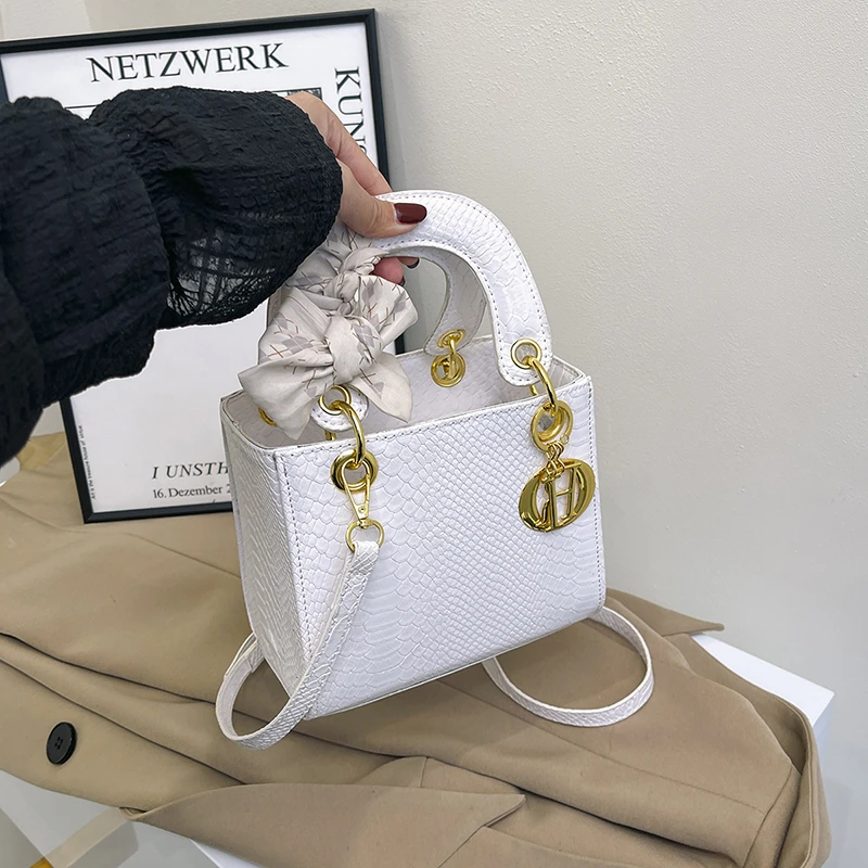 

Designer Paris Fashion Large Tote Bag with Original Letter Logo - Stylish Retro Office & Leisure