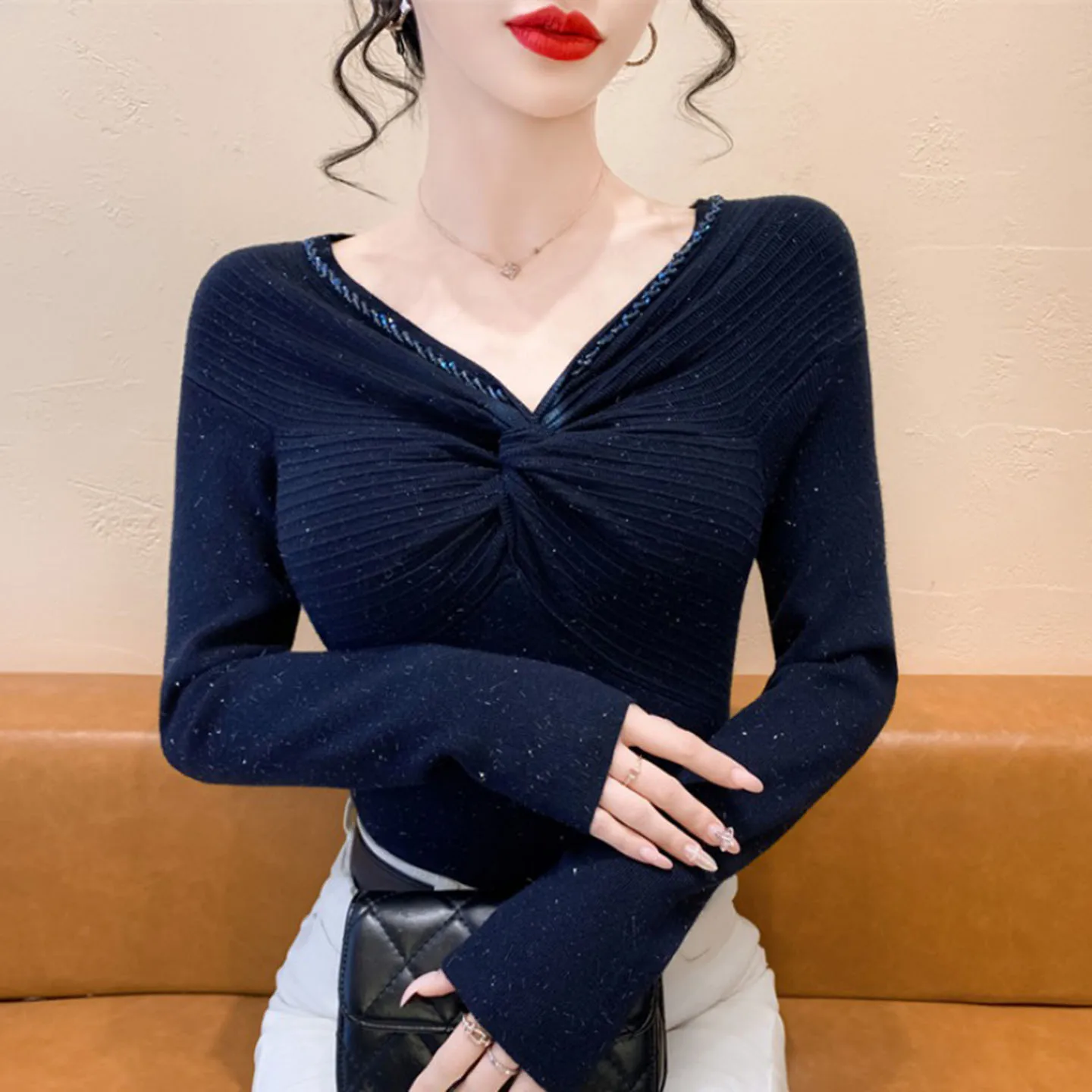 

Slim Fit V-Ne Knitted Base irt Women's Autumn Winter New Sle Faionable Button Knot Design Inner Wear Top Sweater