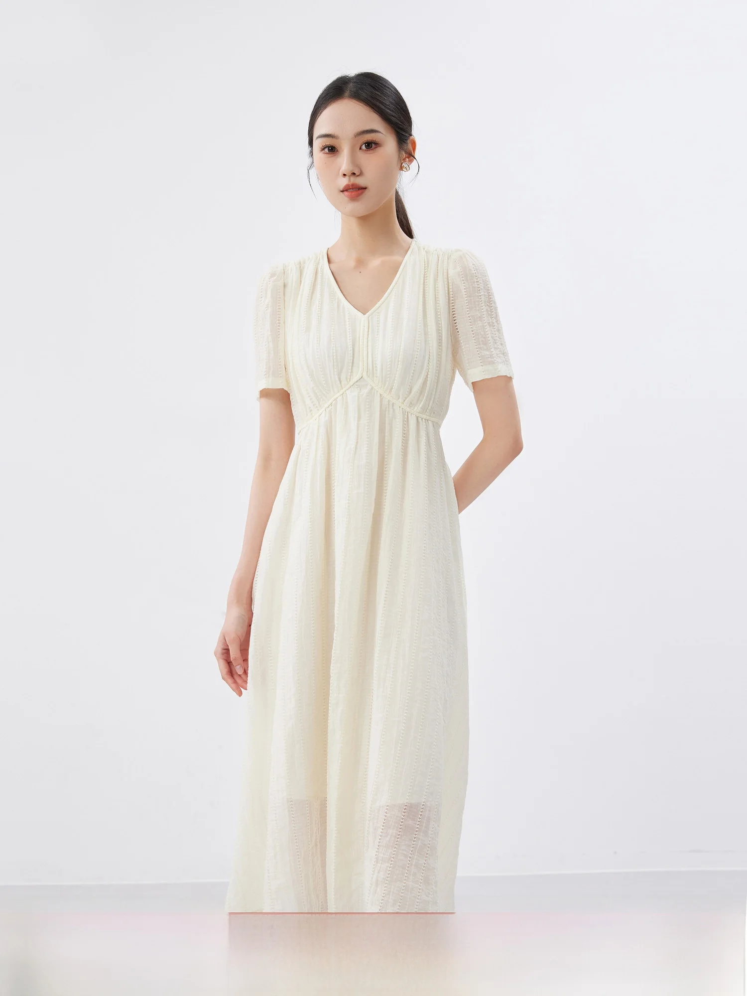 

Летнее длинное платье Mijia High Quali Holiday Refreing Lacey X-ape 3D Stripe V-Ne с вырезами и утягивающим эффектом на талии