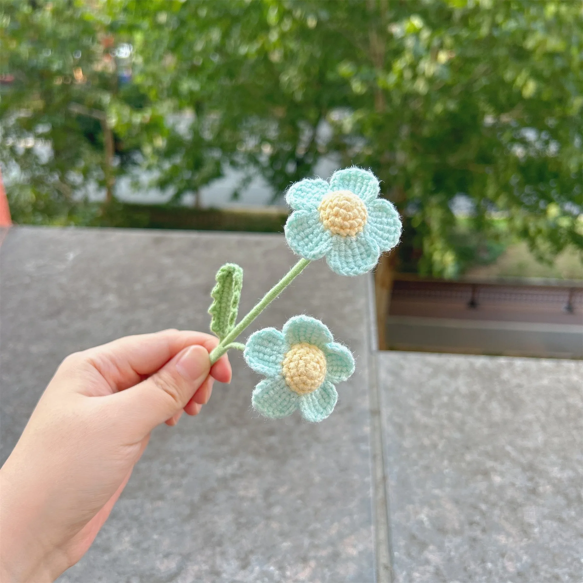 Liebliche Gehäkelte Blumenzweige Handgewebte Blumensträuße Kreative Künstliche Blumen Raumdekoration Geschenk für Freunde – Detail 5