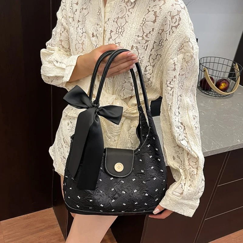 

Women's Shoulder Bag Made Of Premium Leather Boasting Trendy Design And Famous Style​