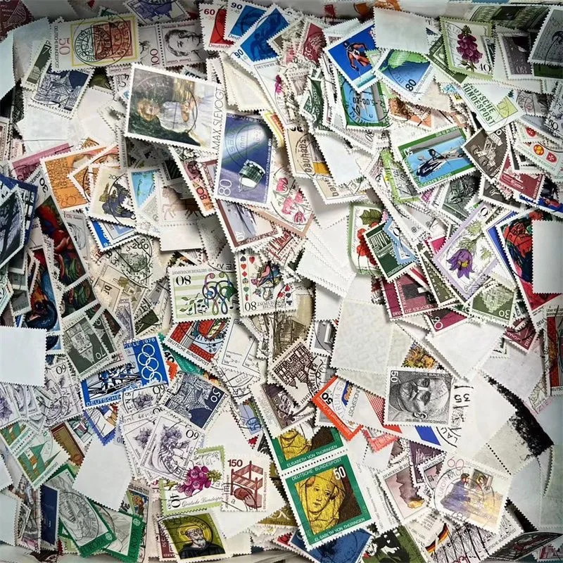 Germany Commen Postage Stamps 100 Pieces / Lot  All Different  with Post Mark Random