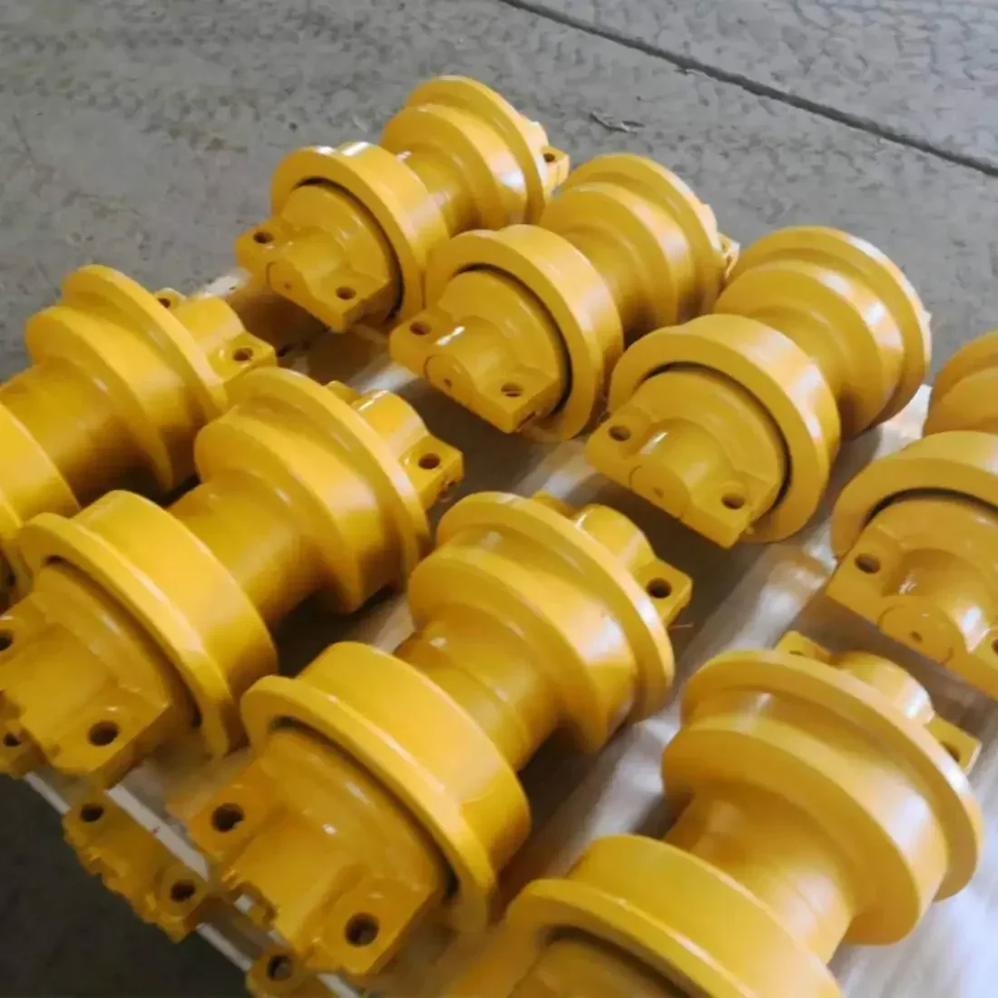 High Quality 155-30-00128 Engineering Machinery Parts Original Track roller assembly for ShanTui Bulldozer Accessories