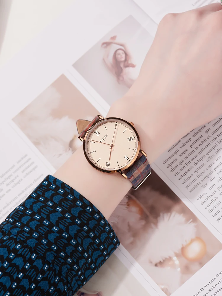 Exquisite women's wristwatch, 2025 new style, canvas strap, large dial, casual and simple design, suitable for women.