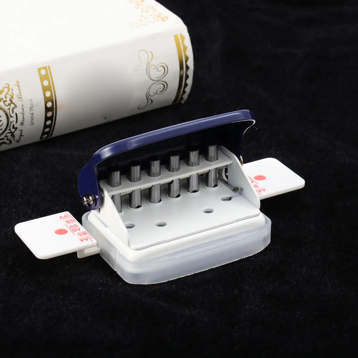 

1 шт. 26-луночный дырокол для бумаги формата А4, портативный ручной дырокол в форме гриба для творчества, для блокнотов, скрапбукинга, открыток