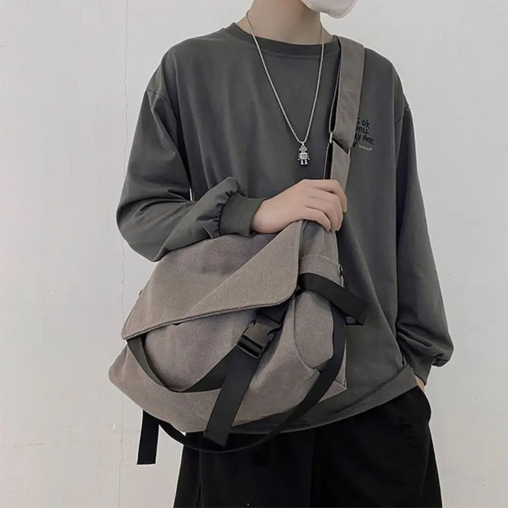 

Large-capacity Canvas Tote Bag Versatile Frog Pendant Messenger Bag Korean Version Wear-resistant Shoulder Bag School