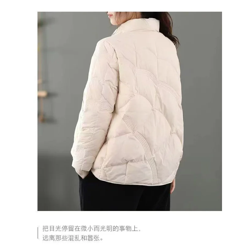 Dun dons dames korte opstaande kraag mode effen kleur lichtgewicht herfst en winter warm jack met lange mouwen