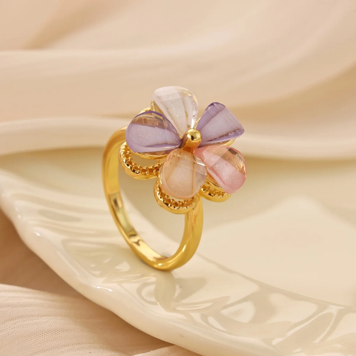 Niedlicher drehbarer Ring mit Blumenmuster aus Harz für Damen, goldfarben, Kupfer, drehbare Blume, offener Manschettenring, trendiger Party-Schmuck – Detail 7