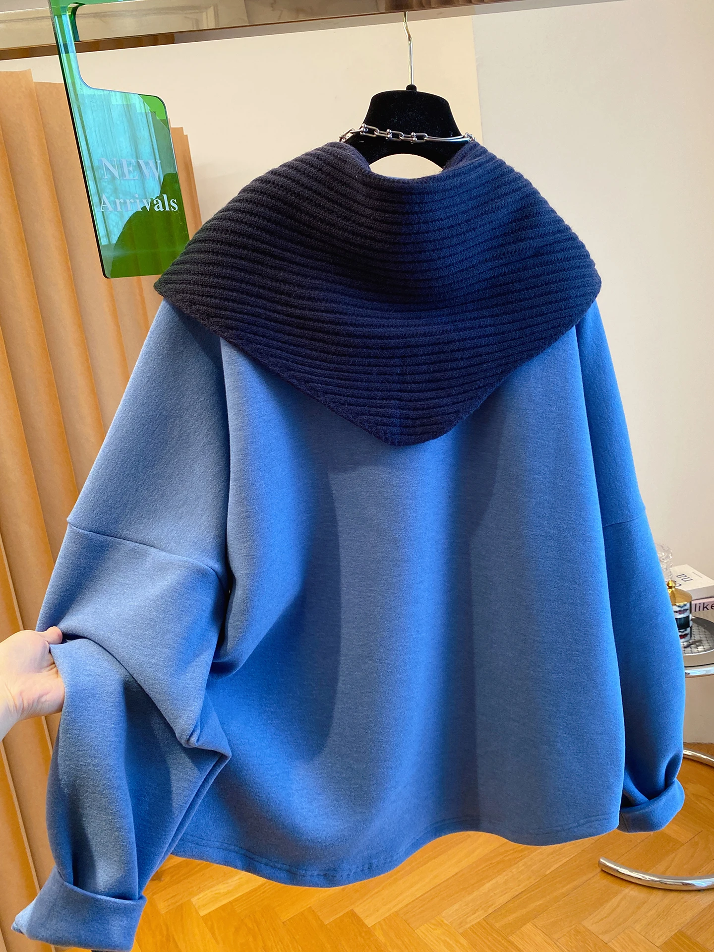 루즈핏 플러스 사이즈 블루 페이스 스웨트셔츠 여성 가을 패션 어깨 드러나는 루즈핏 브루드 탑 한국 버전