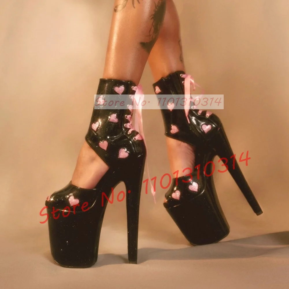 

Женские стильные босоножки на платформе с розовым сердечком, бантом из розовой ленты и блестящей кожей, на шпильке, с вырезами, сексуальные