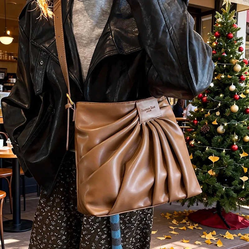 

Плиссированная сумка большой вместимости для отдыха в стиле ретро, простая текстурированная кожаная сумка на плечо, модная сумка-мессенджер с горизонтальной магнитной пряжкой