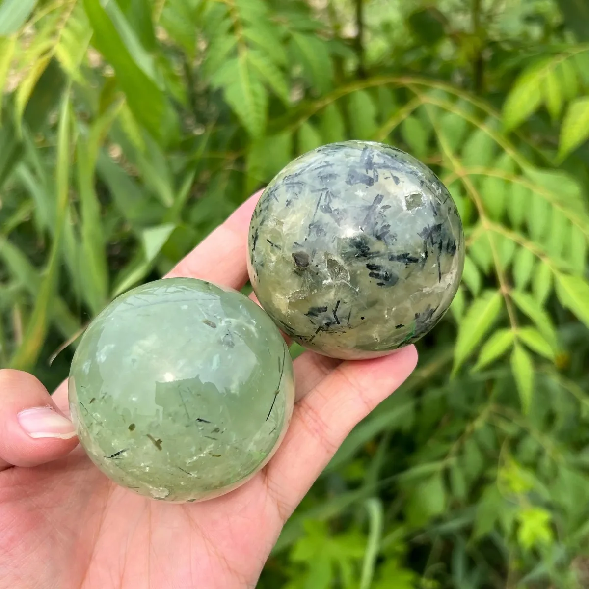 1pc Natural Prehnite Sphere: Reiki Healing Crystal, Home Decor，Unique Specimen for Collectibles and Educational Use
