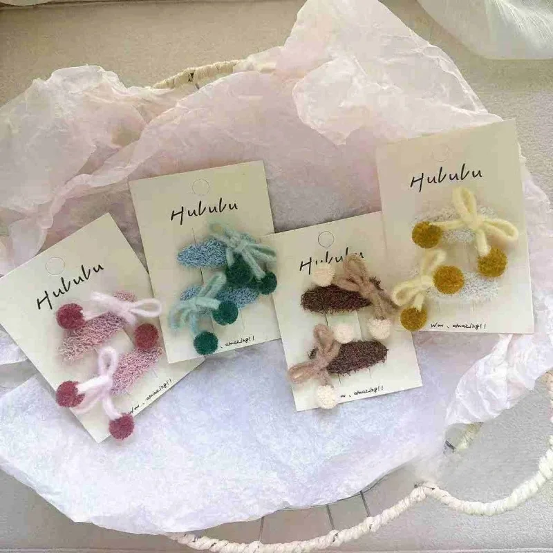 

2pcs/set Cute New Autumn Winter Fur Pom Pom Bow Hair Clips for Kids Non-Slip Grip Hair Clips Soft Hair Barrettes for Children