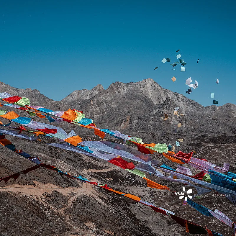 

JJRC C8813 1:18 Полномасштабная радиоуправляемая имитация модели джипа 2,4G 4WD Автомобиль с дистанционным управлением Мотор Альпинистская внедорожная модель автомобиля Игрушки