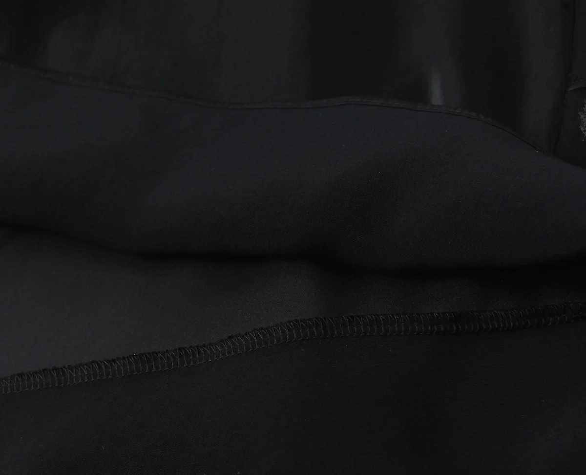 Camicia con spacco posteriore con decorazione a strati in tessuto lucido a maniche lunghe girocollo moda casual da donna nuova inverno 2025