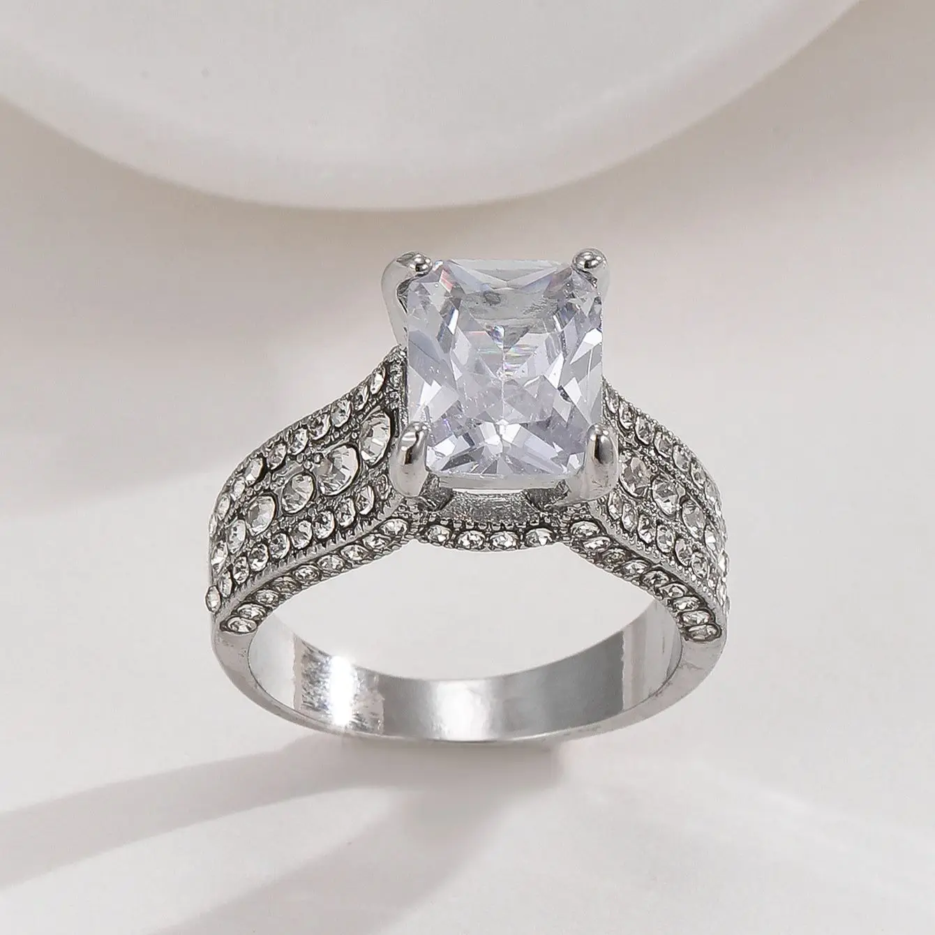 Fashion Super Shining Women  Ring Exquisite Silver Color Inlaid Zircon Stones Wedding for Women Engagement Jewelry