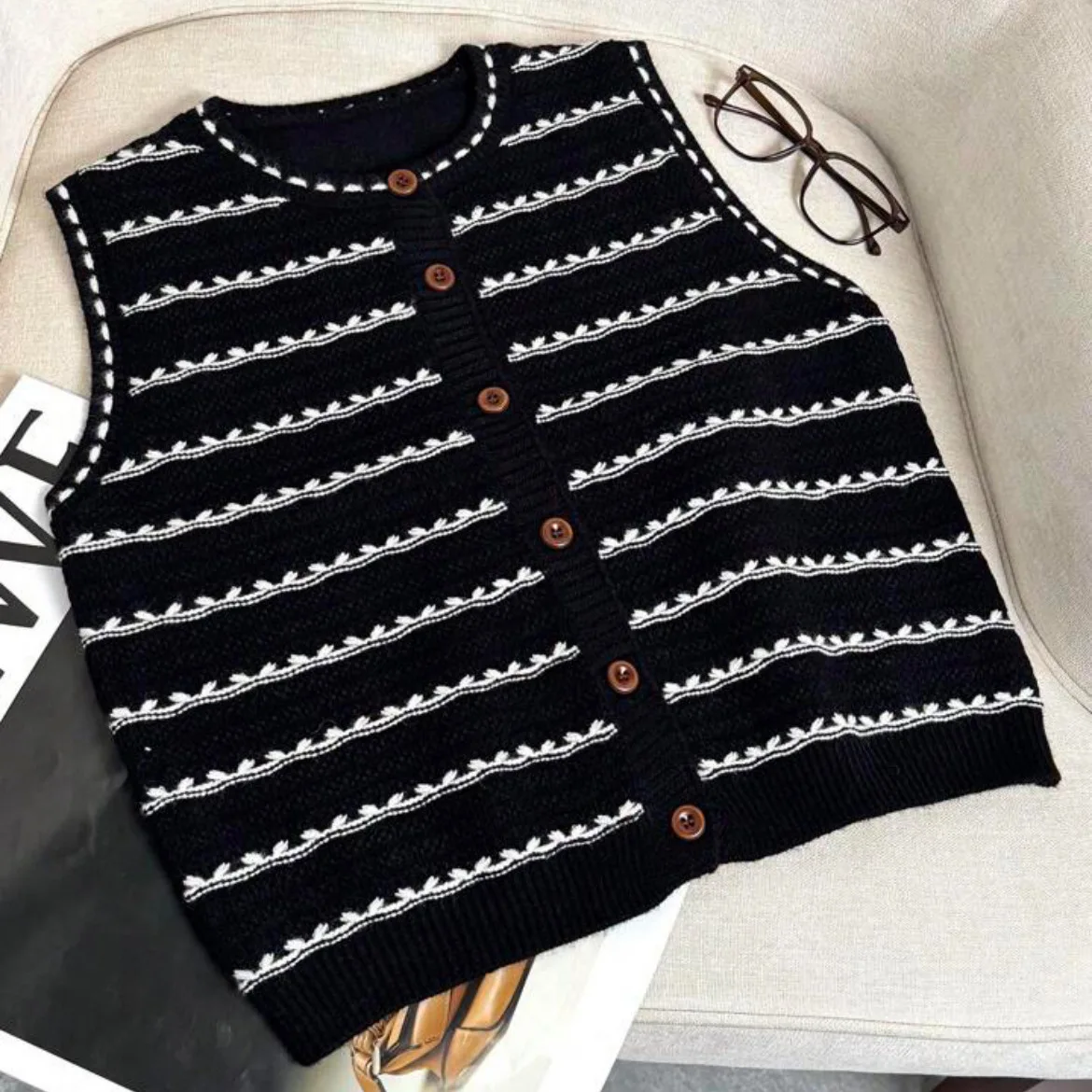 

Casual Versatile European Style Women's Sweater Vest New Model Button Decorated Sleeveless Top Female Fashion Upperwear
