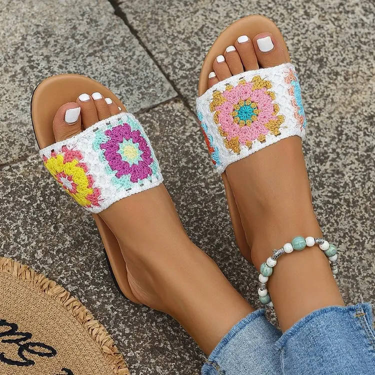 

2025 new popular woven pattern slippers for women with exposed toes and flat bottom temperament, comfortable and cool