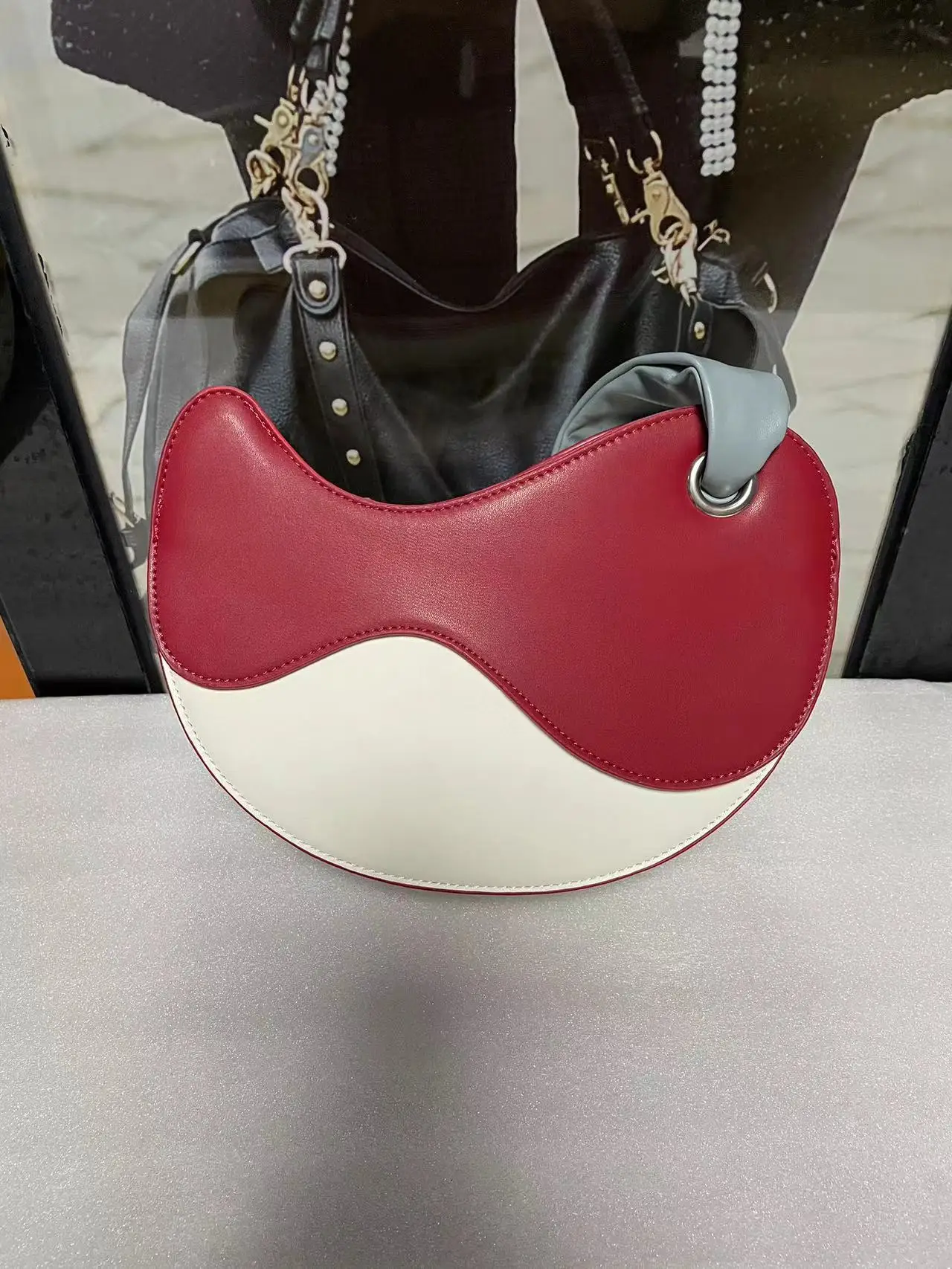 Niche Designer Luxury Retro Semi-circle Armpit Bag Contrasting Color Wave Saddle Bag Exquisite And Versatile Mobile Phone Bag