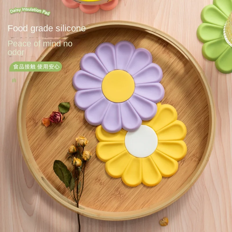 

Cute Daisy Silicone Heat Mat 5 Colors Food Grade Anti-Slip Pot Coaster 7.45mm Thick for Kitchen Table Decoration