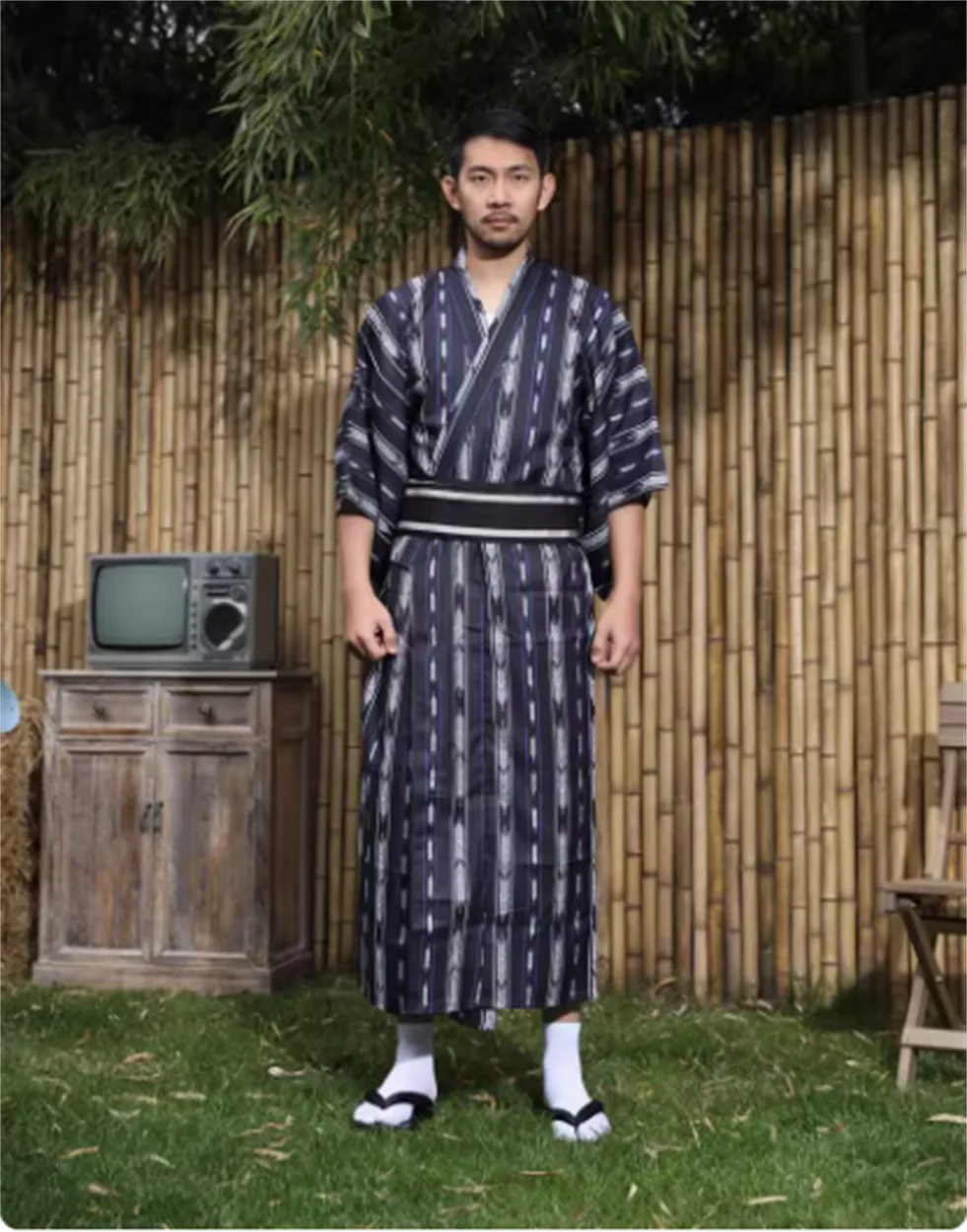 

The Beauty of Cherry Blossoms - Traditional Japanese Kimono for Men